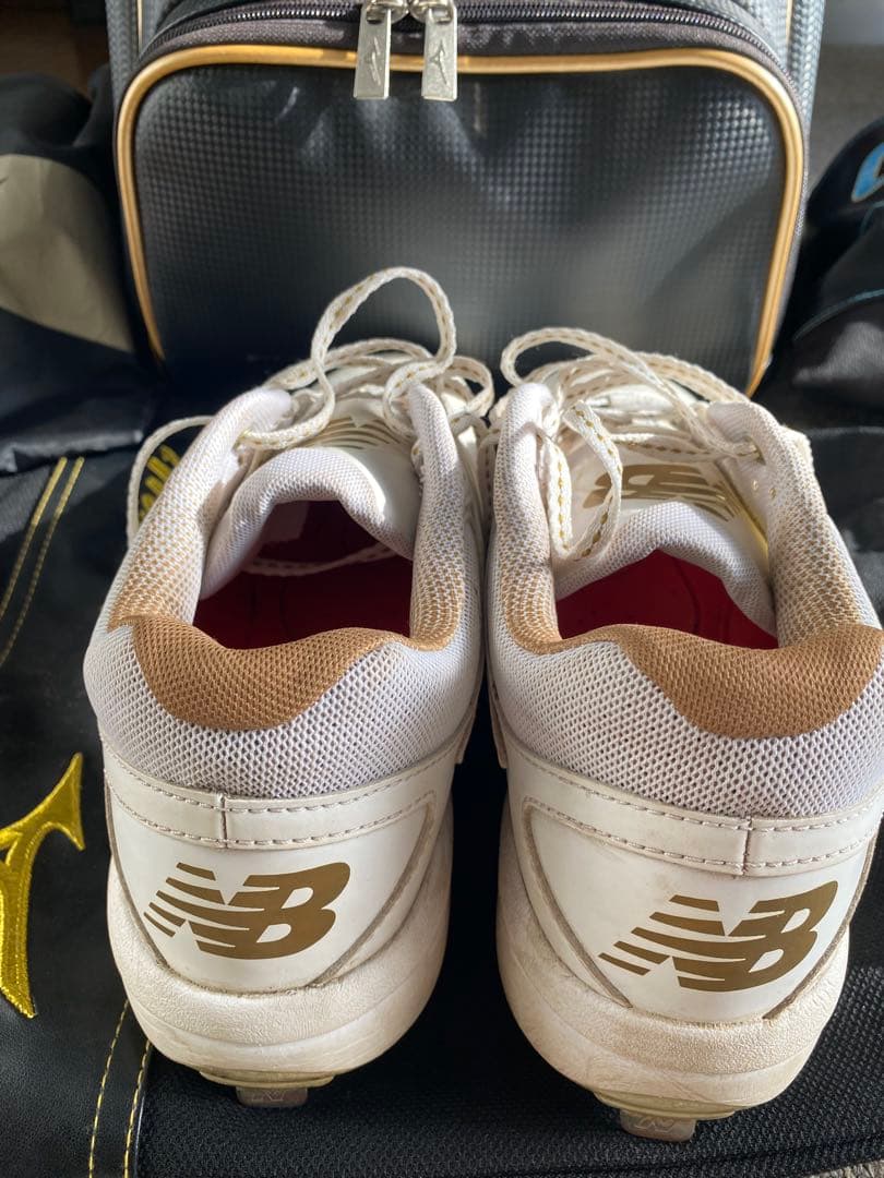 New Balance 野球スパイクシューズ ホワイト/ゴールド　サイズ28