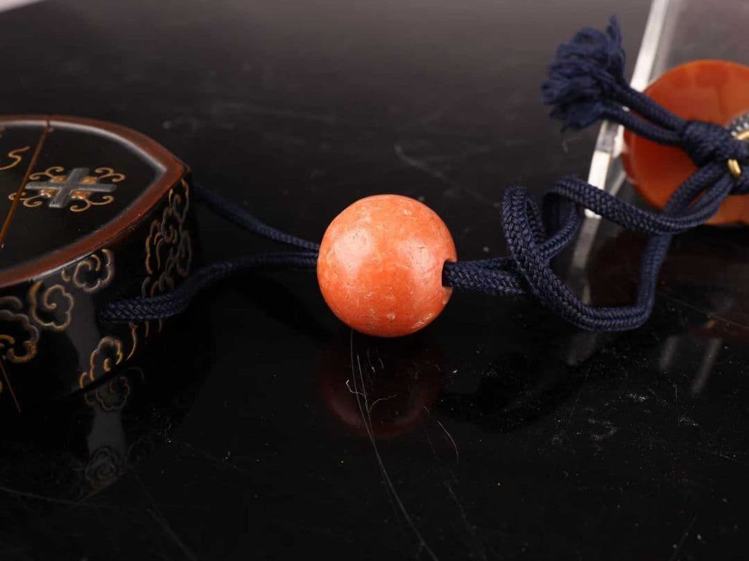 A91 【印籠】 時代漆芸 金彩蒔絵 龍紋 内梨地 丸根付 傷有