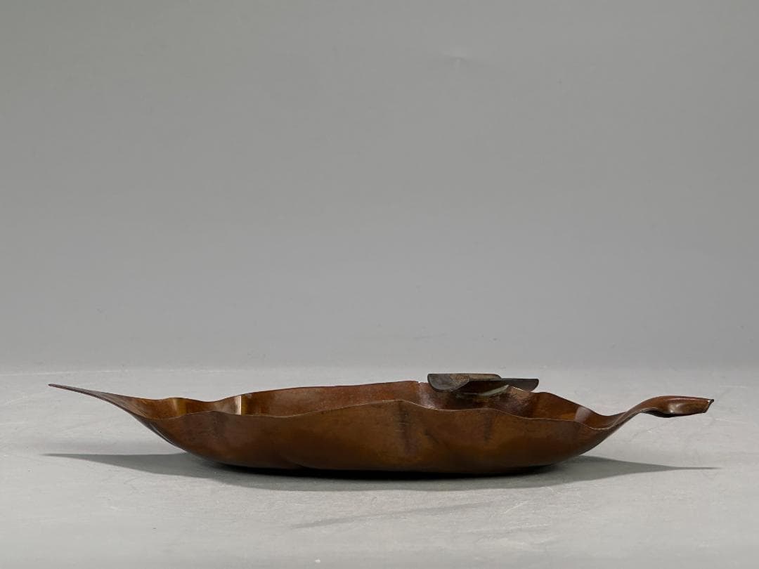 銅製　葉っぱ形灰皿　在銘　供箱