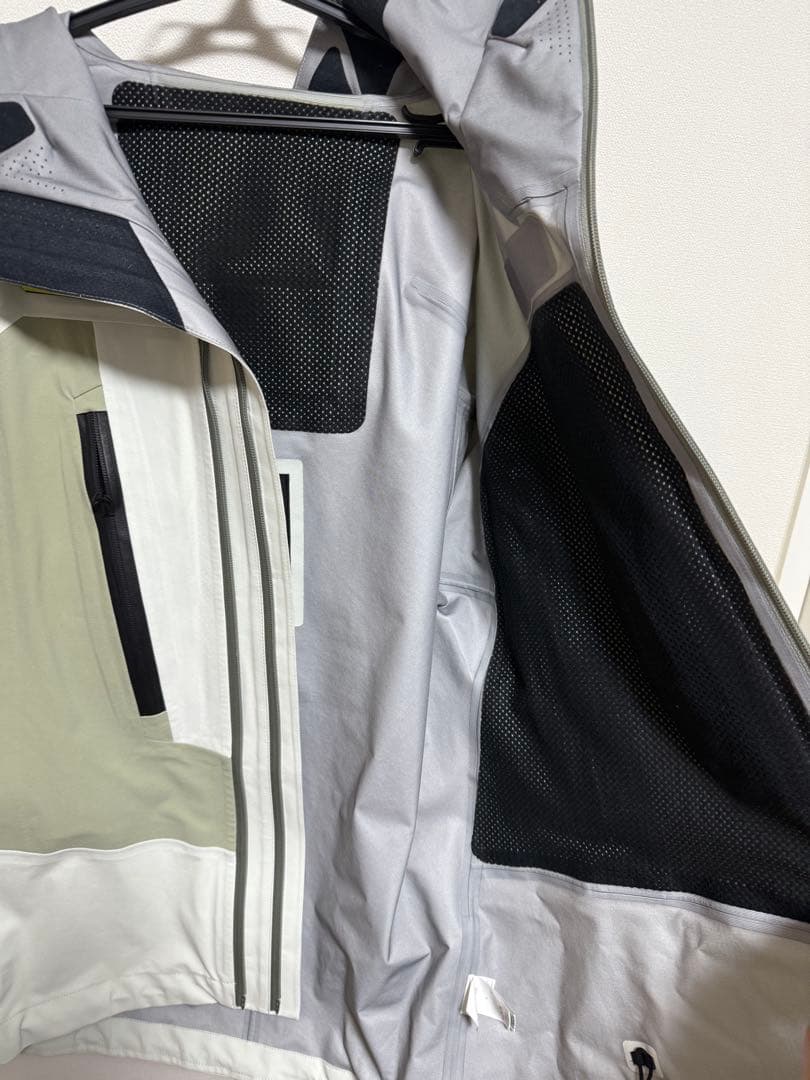 ゆ*ん様 DESCENTE TDスキーウェア Mサイズ 上下＋ミドラー3点セット