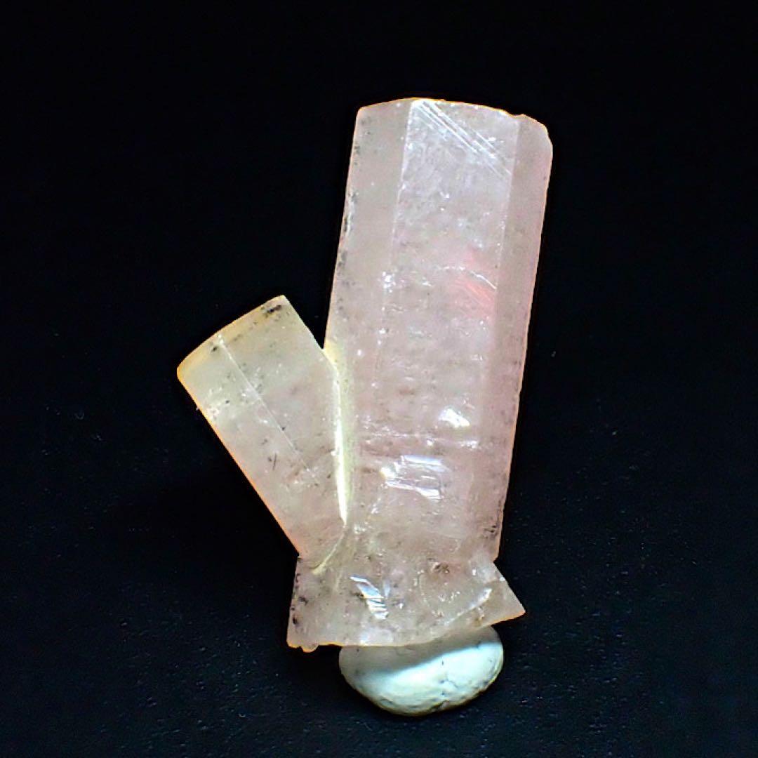 【アフガニスタン産】ピンクアパタイト(イエロー蛍光)