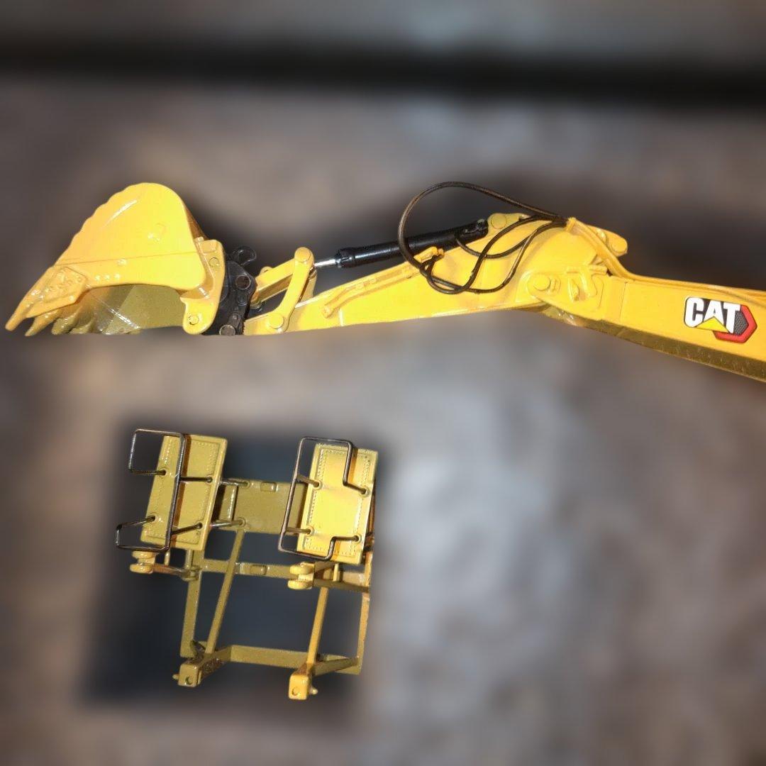 キャタピラー建機　CAT 352 高所作業解体機　1/50