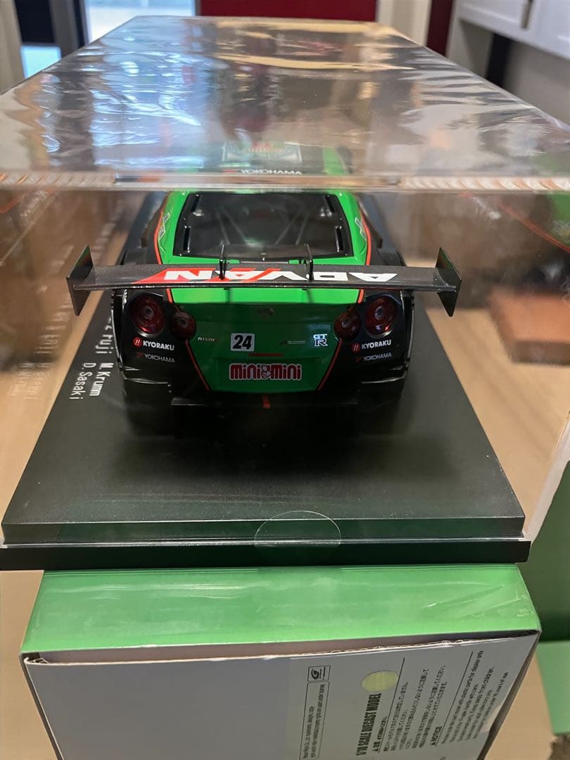 美品 エブロ ADVAN gt-r35 1/18スケール ミニカー