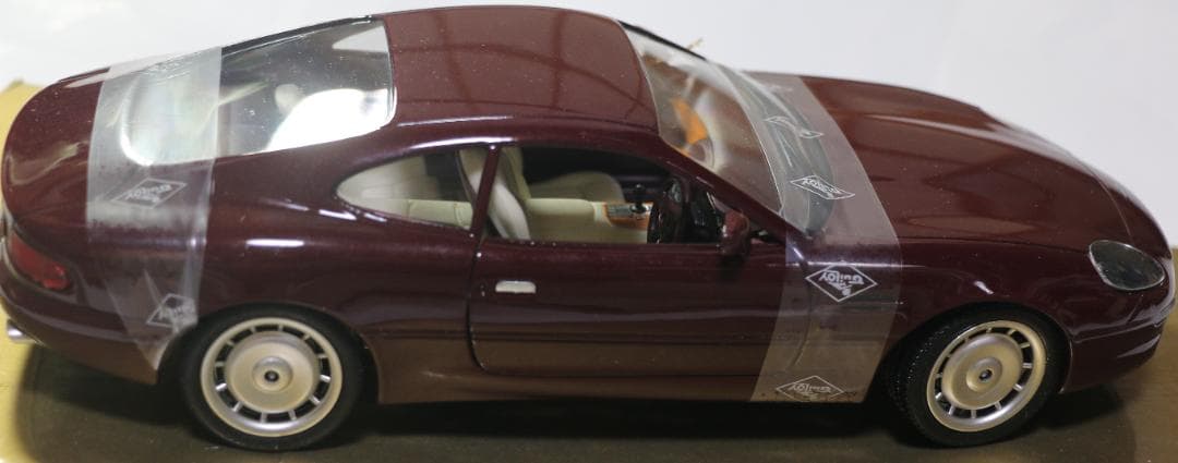 GUILOY製 アストン・マーチンDB7 マルーンカラー　1/18 中古品