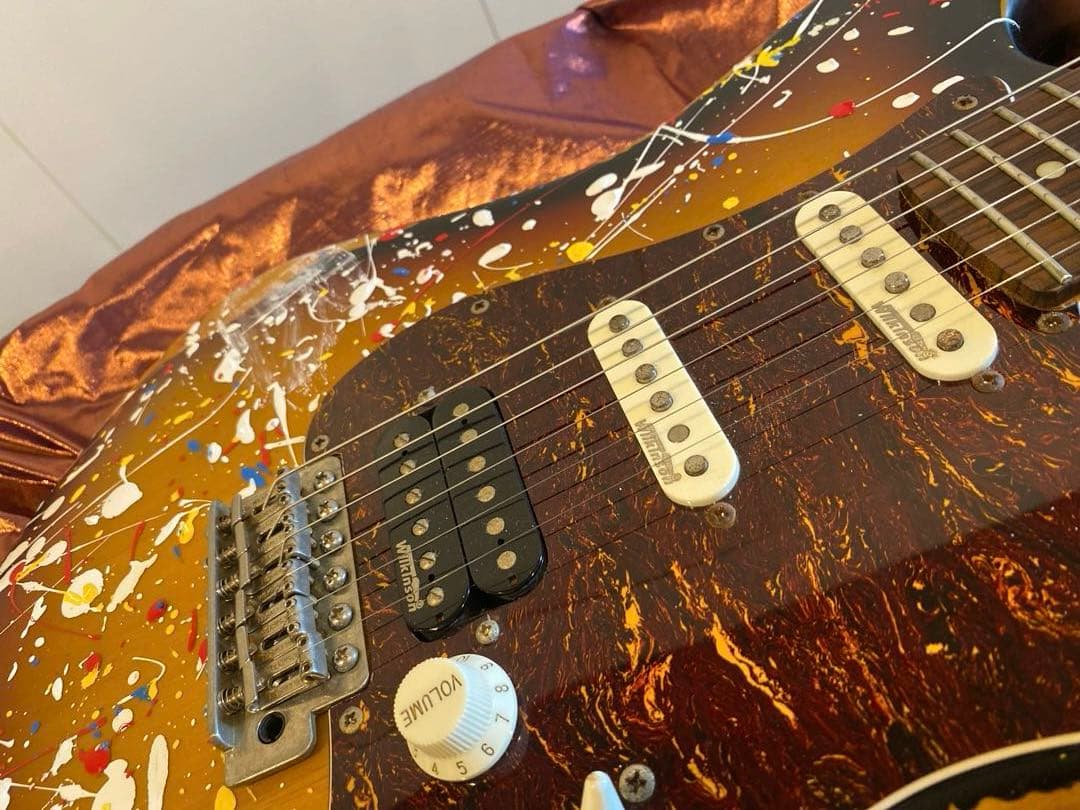 英国VINTAGE社ICONシリーズ v6スプラッター塗装ストラト