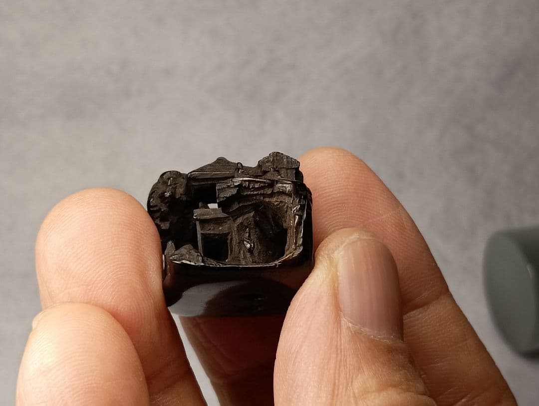 海松（黒珊瑚）彫 根付 「蓬莱山」神仙思想 銘有 破損無 超絶技巧名品