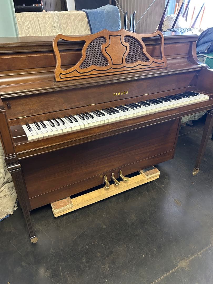 Yamaha アップライトピアノ 装飾付き