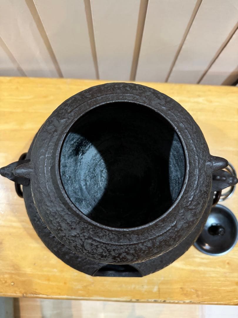 鉄製茶釜 風炉釜　茶道　年代物　骨董品鉄製 アンティーク装飾的デザイン