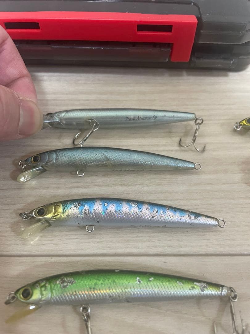 フラッシュミノー13個、インスパイアミノー1個 他15個セット　収納ケース付