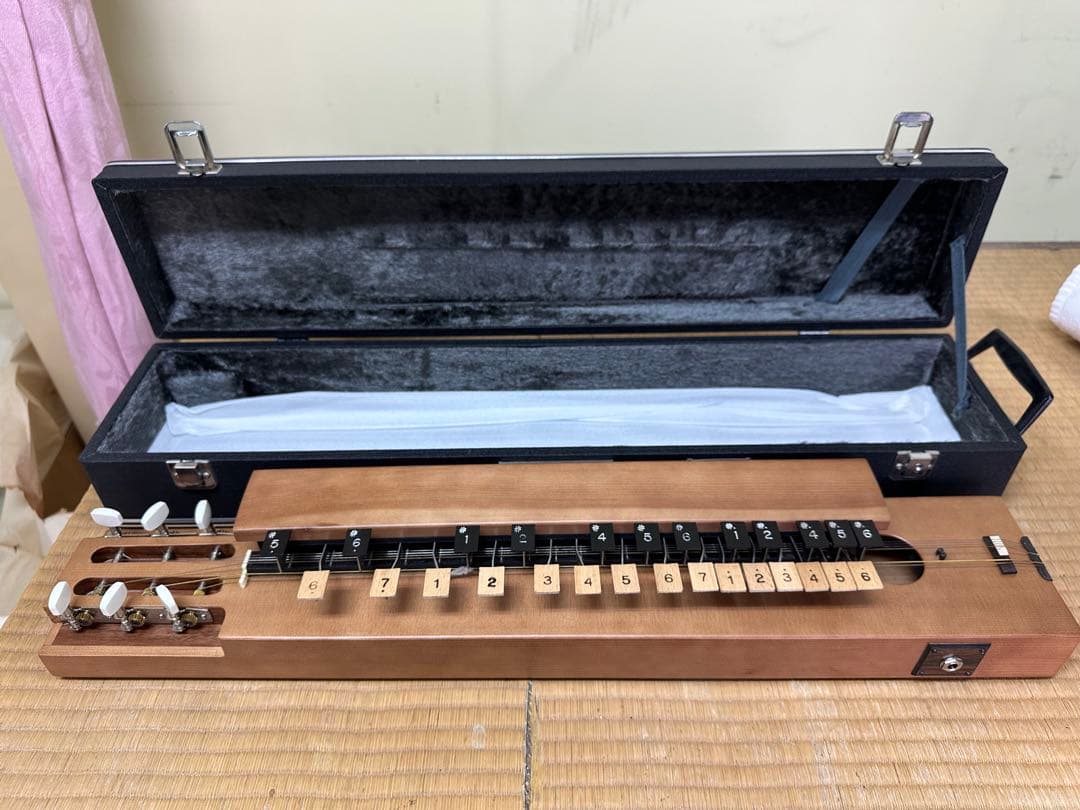 【木製琴 ハードケース付き】　お琴　弦楽器　音楽　三味線　日本伝統