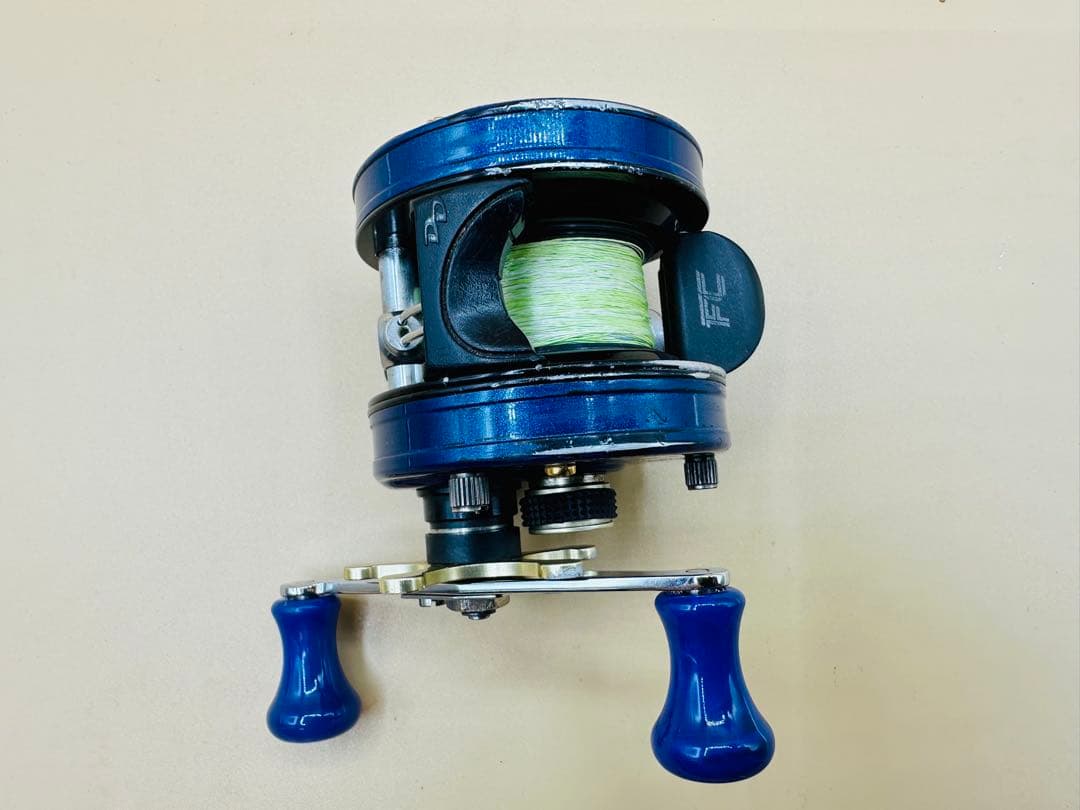 アブガルシア Ambassadeur 4601C DFL IAR（左ハンドル）青