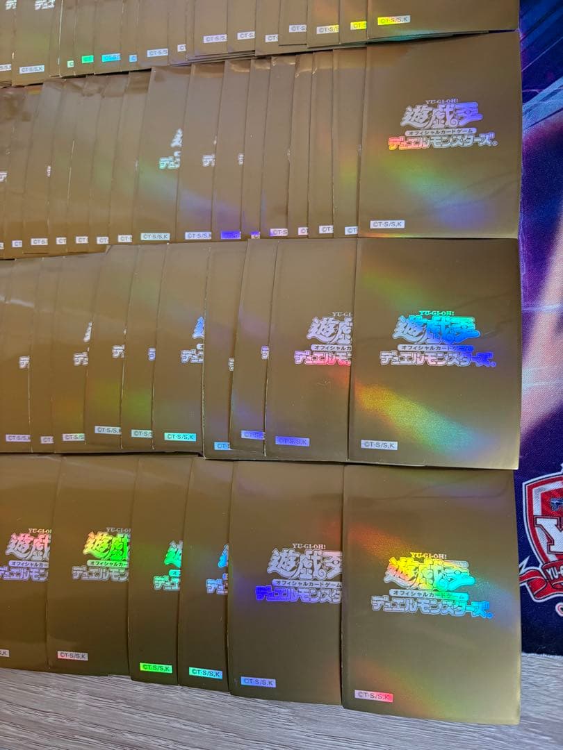 が*い様 遊戯王　初期ロゴ　メタリック　ゴールド　ホログラフィック　スリーブ　9