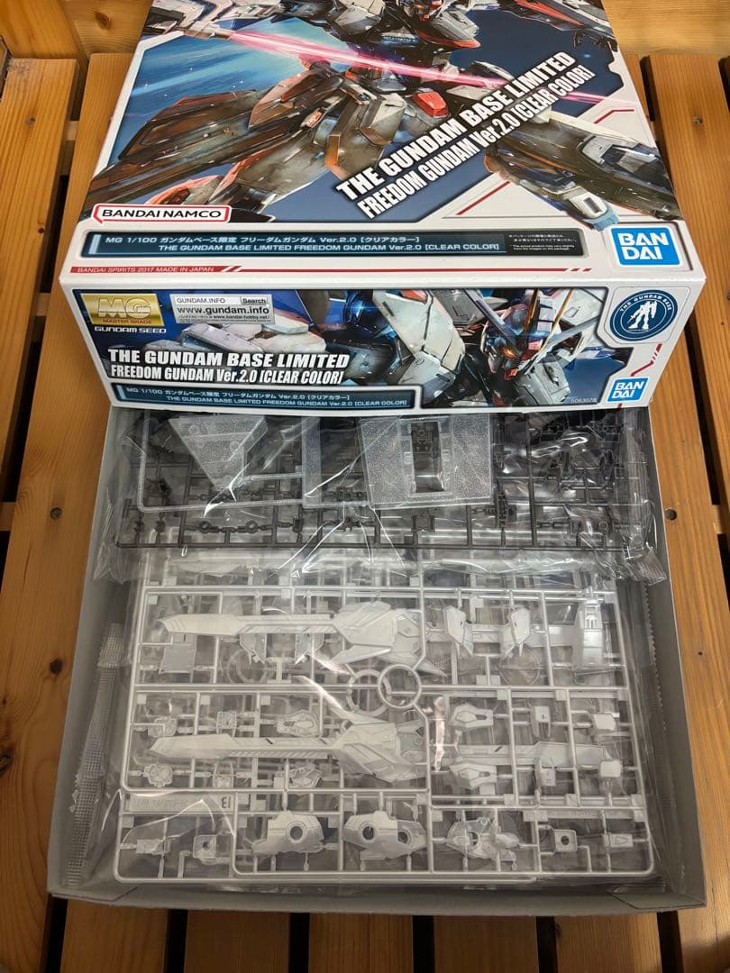 【未組立】MG フリーダムガンダムver2.0 クリアカラー　ガンダムベース限定