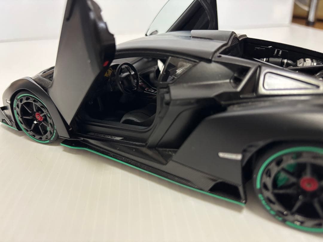 オートアート　ランボルギーニ アヴェンタドール Lブラック 1/18