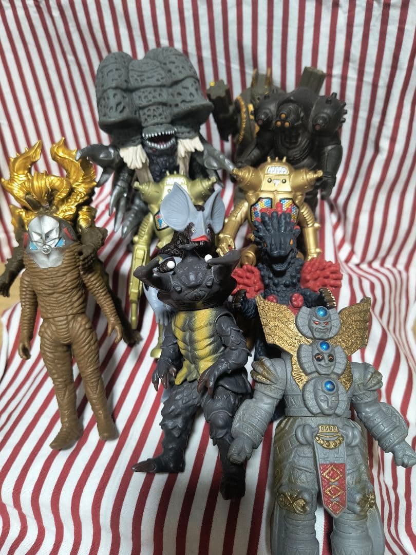 と*ぺ様 ウルトラマン・怪獣ソフビ89体セット
