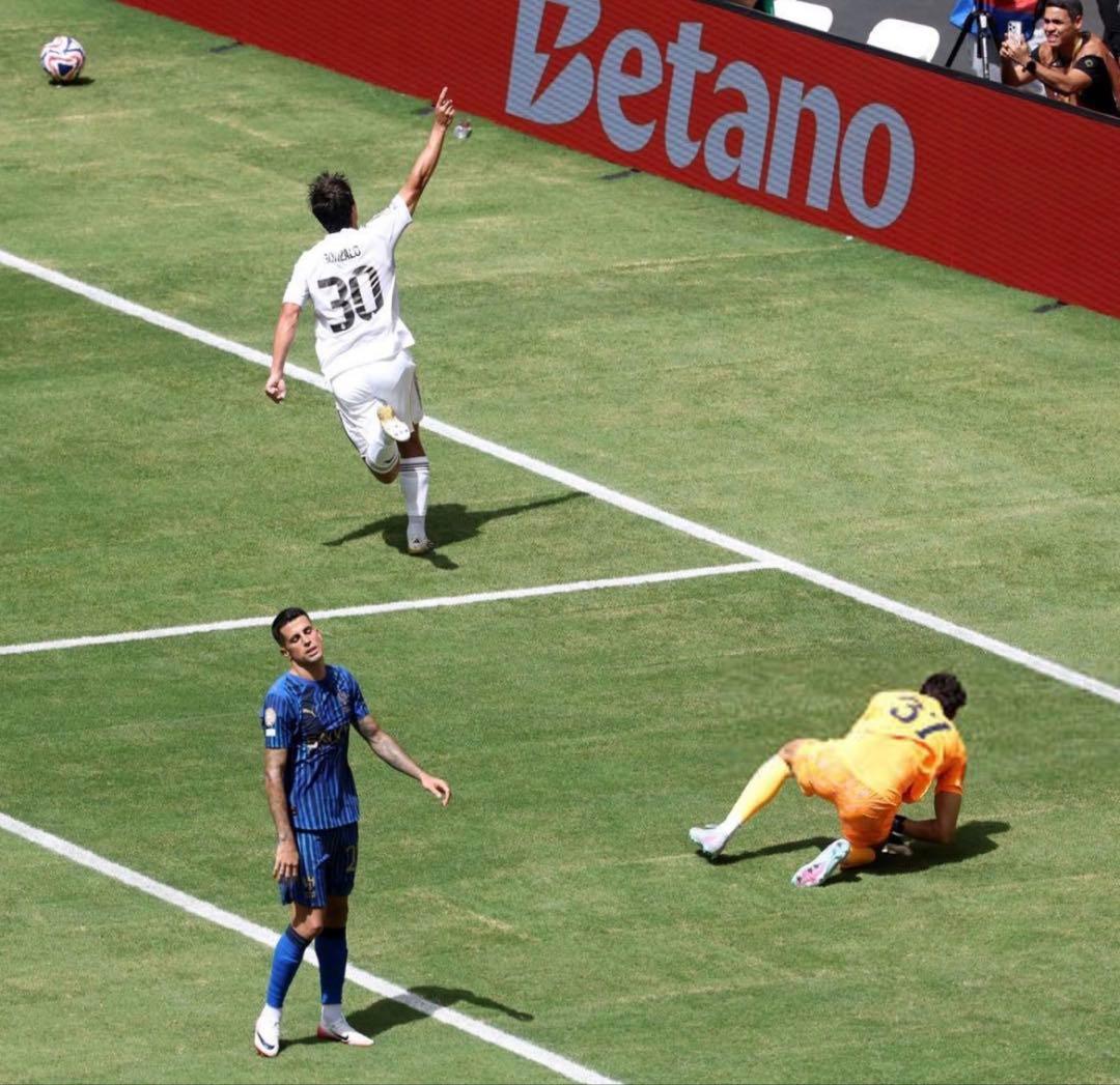 ゴンサロ・ガルシア　レアル・マドリード 25-26  背番号30 正規品