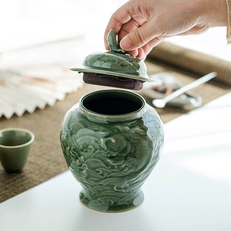 中国美術 青磁浮彫り錦鯉茶筒 茶器 茶入れ 青磁 茶道具 新品未使用