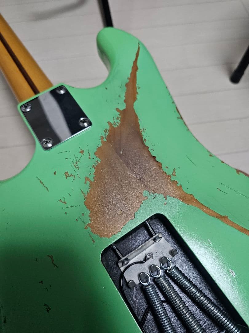 ストラトタイプ　ハードレリック仕様　コンポーネントギター