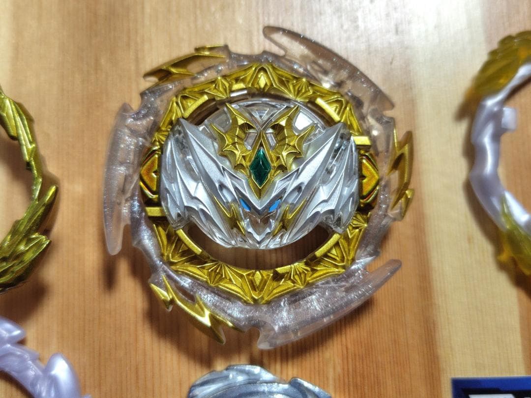 【新品未使用】ベイブレードバースト　ダイナマイトベリアル聖王　パーフェクトギア