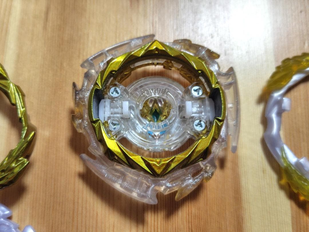 【新品未使用】ベイブレードバースト　ダイナマイトベリアル聖王　パーフェクトギア