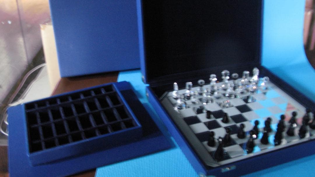 呪われたスワロフスキー・チェスセット