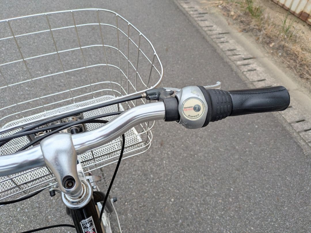 シティタイプ27インチ自転車ベルト式オートライト付ブラック美品、取説、カギ2本付