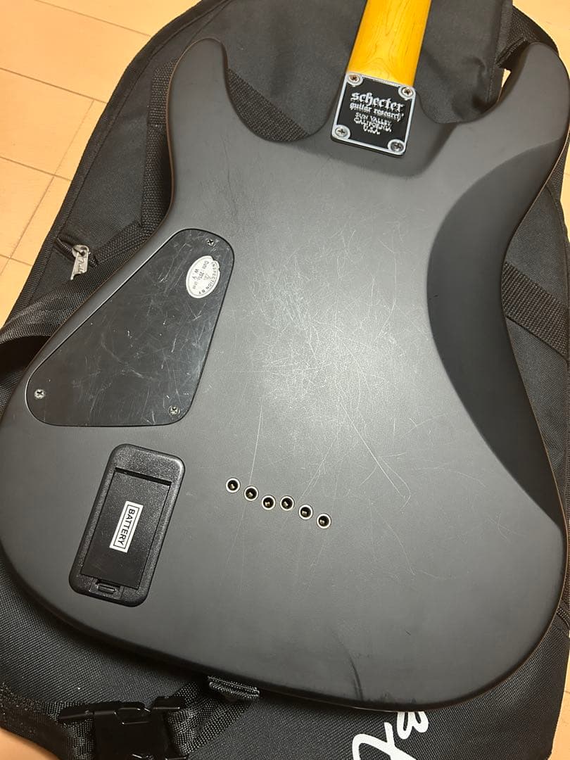 Schecter Demon 6 ストラップ付き