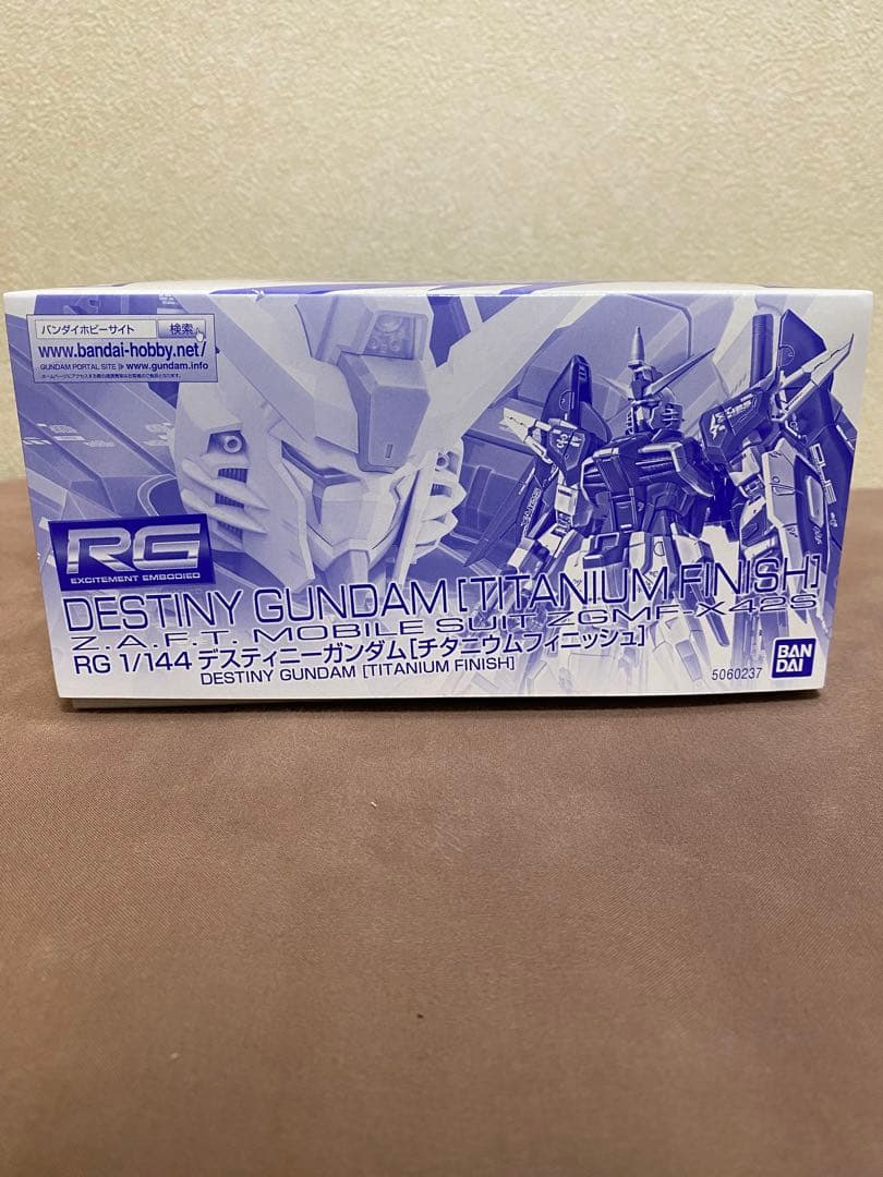 ＲＧ 1/144 デスティニーガンダム［チタニウムフィニッシュ］光の翼付き