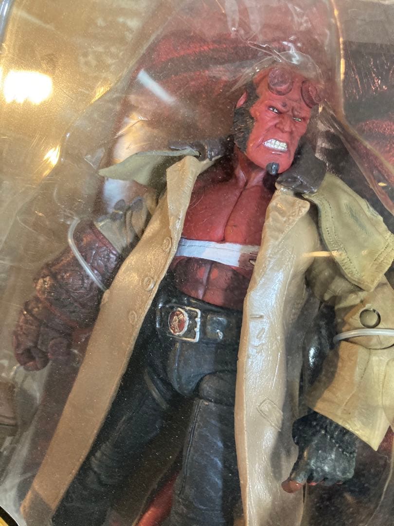 ヘルボーイ２ ７インチ フィギュア 負傷したヘルボール