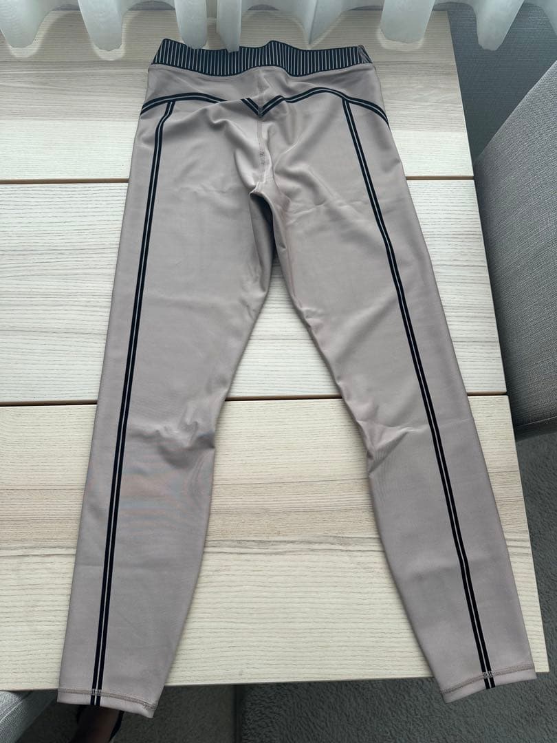 alo Yoga アロ ヨガ ピラティス レギンス ベージュ エアリフト