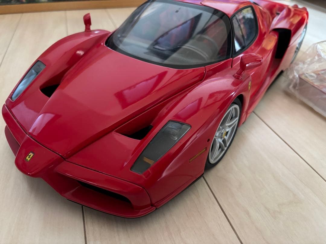 ミスターポン様用。1/10 Ferrari エンツォ 赤 ミニカー