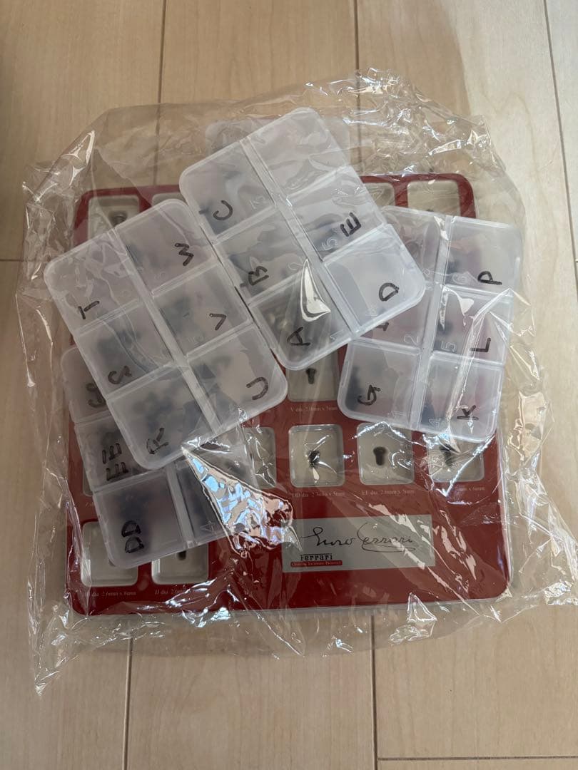 ミスターポン様用。1/10 Ferrari エンツォ 赤 ミニカー