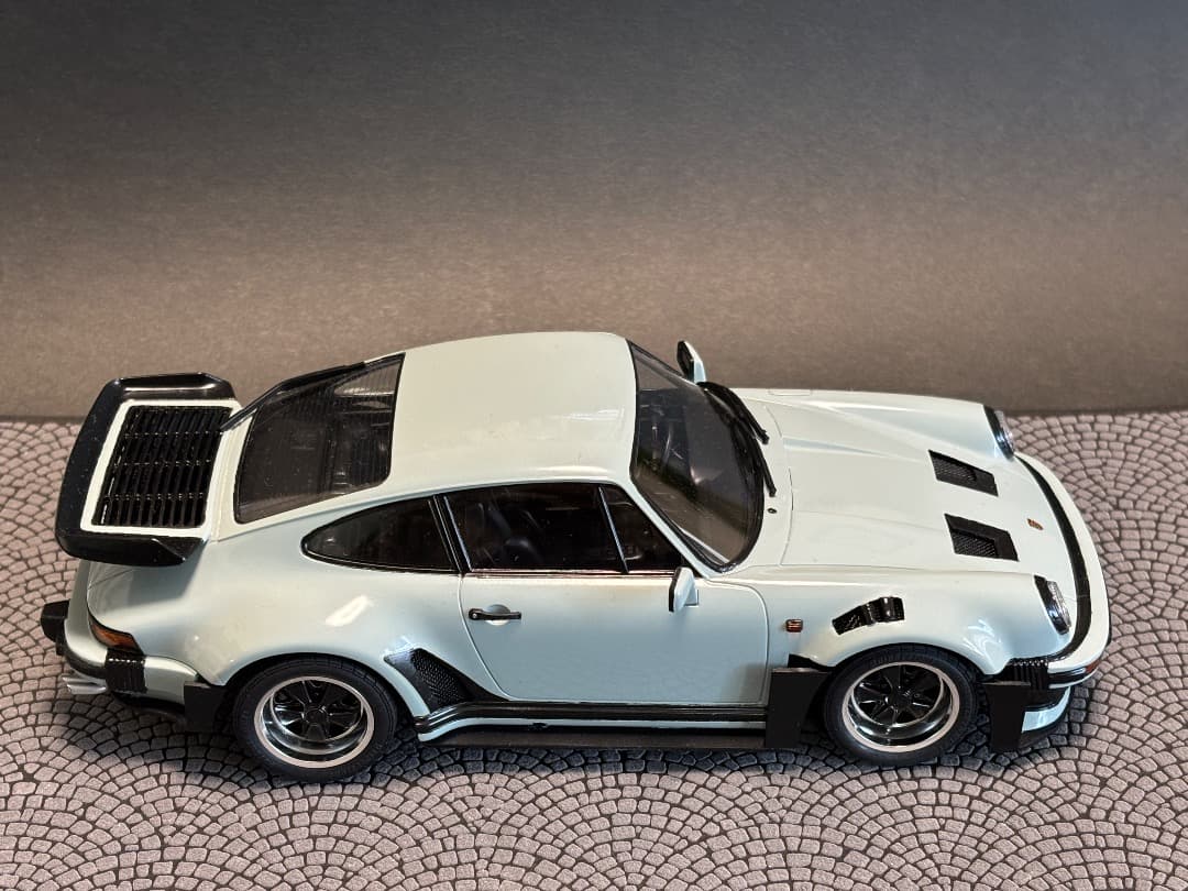 タミヤ　ポルシェ 911ターボ 88 1/24 プラモデル 完成品