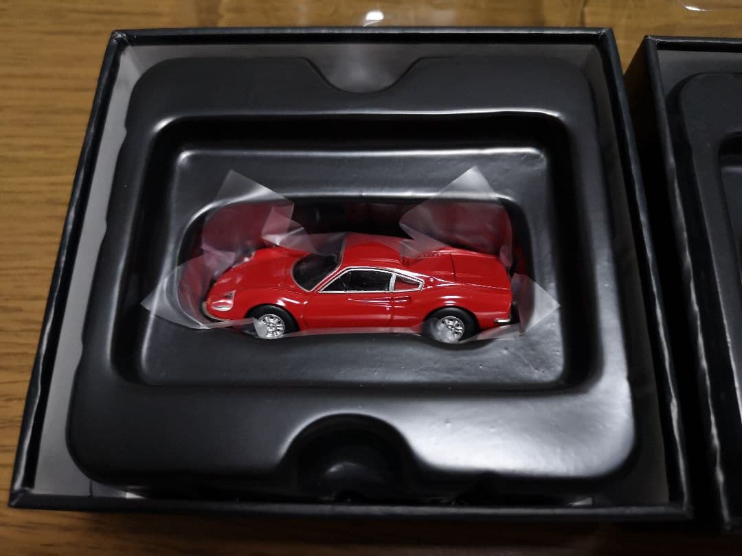 トミカリミテッドヴィンテージ 1/64 TLV ディーノ246GT