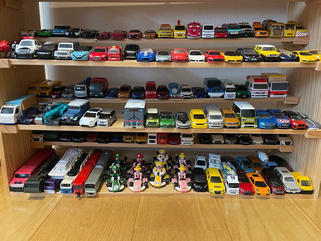 トミカなど　約200台　棚付き