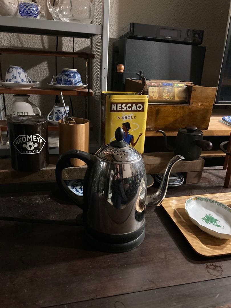 連休特価　喫茶店巡り　ＢＯX ゼンマイを回すとゆっくりボードが回転します。