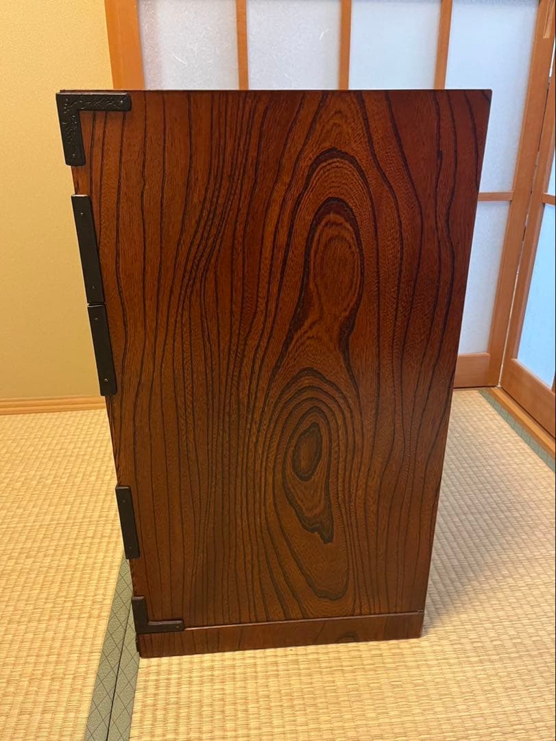 岩谷堂　伝統的な日本の木製タンス