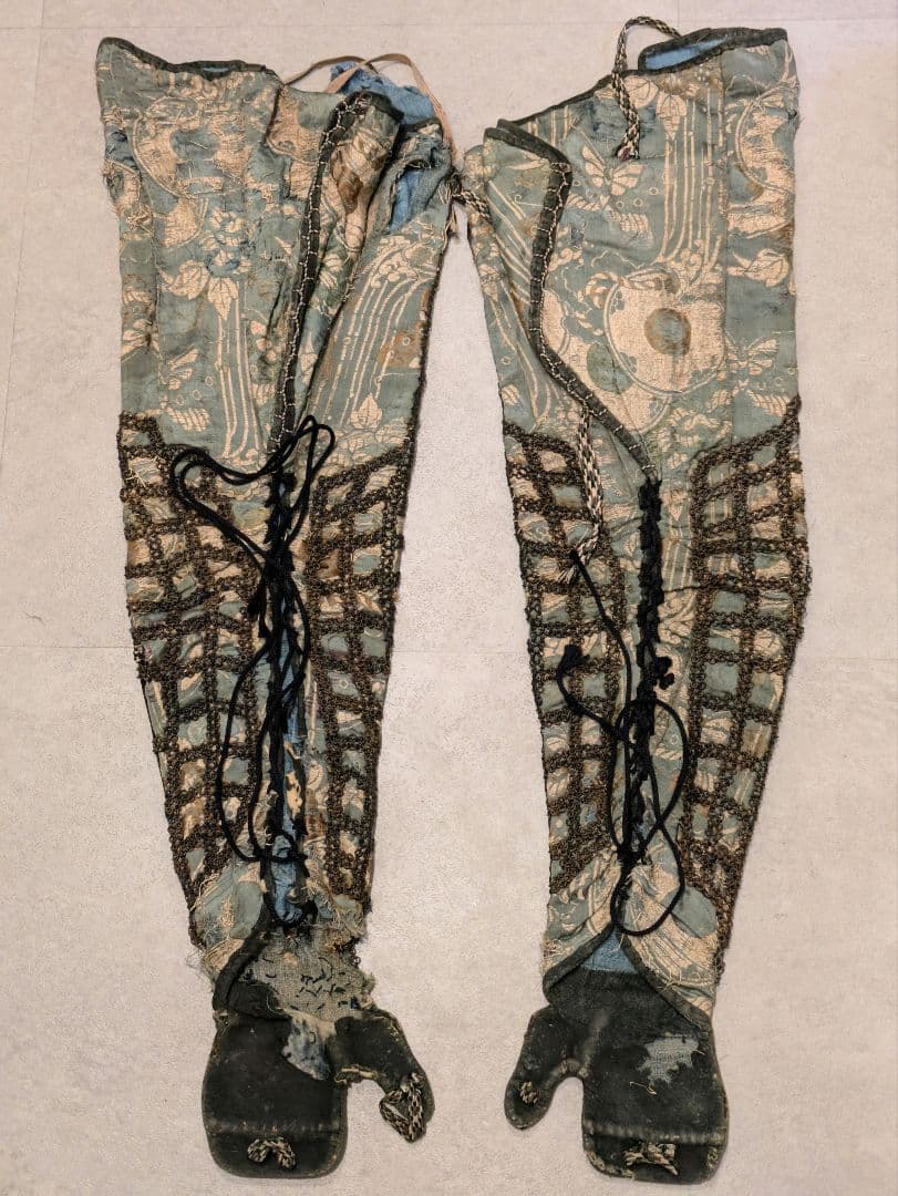 桃山から江戸初期 家紋 鉄製籠手 甲冑 面頬 前立て 武将 鎧 兜 武具 骨董