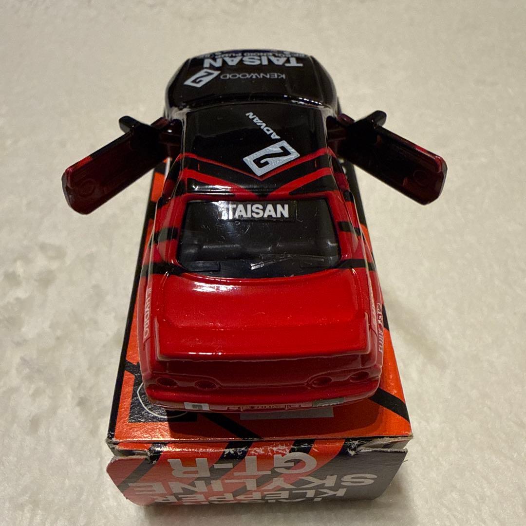 トミカ　日産スカイラインGT-R（R32）のカラーリング