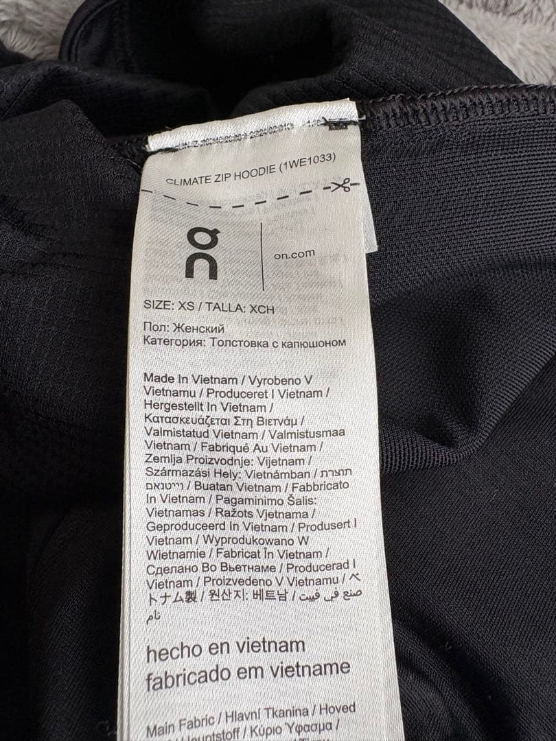 on Climate Zip Hoodie オン　クライメイトフーディブラック