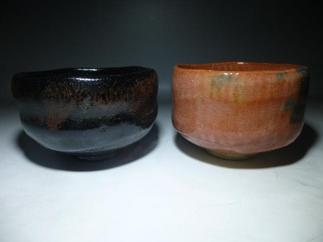 楽吉左衛門　十一代　慶入　赤黒茶碗／共箱／銘「瑞栄」／表千家十二代　惺斎極め箱