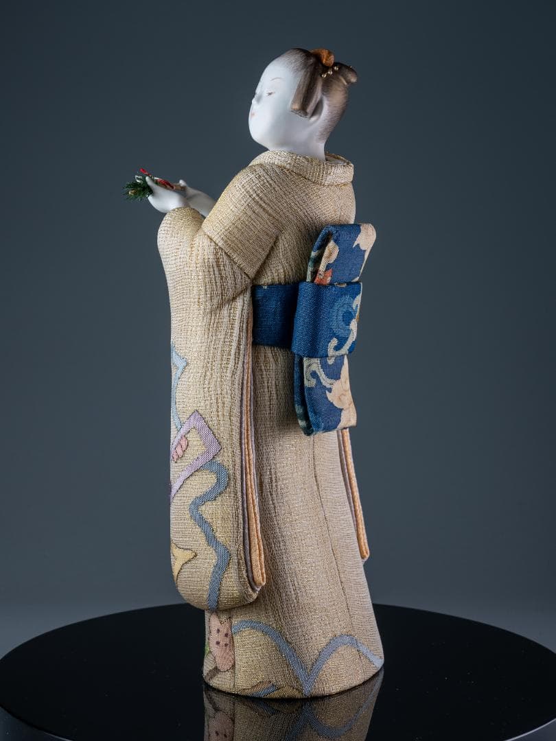 日本工芸会正会員 雨宮弘子作 嵌込人形『佳日』台共箱付 図録掲載品