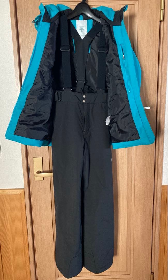DESCENTE スキー・スノーボード用ジャケットとパンツセット