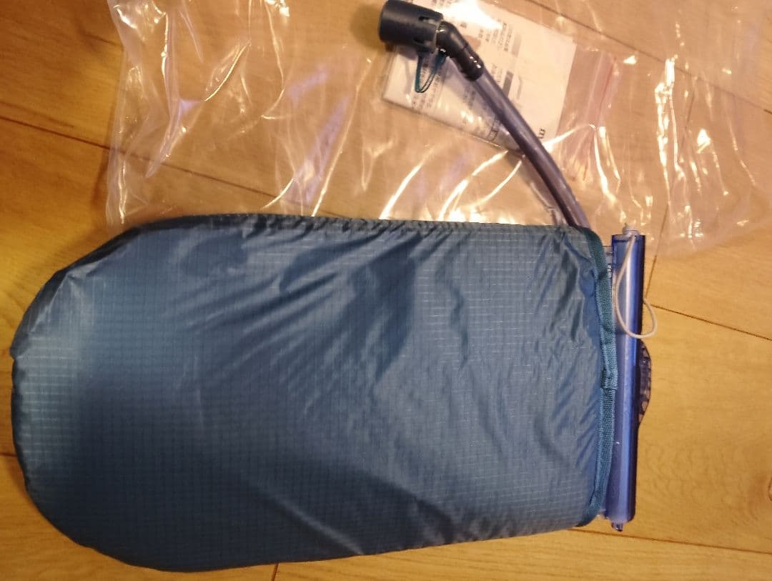 mont-bell ハイドレーションパック 青　新品　未使用