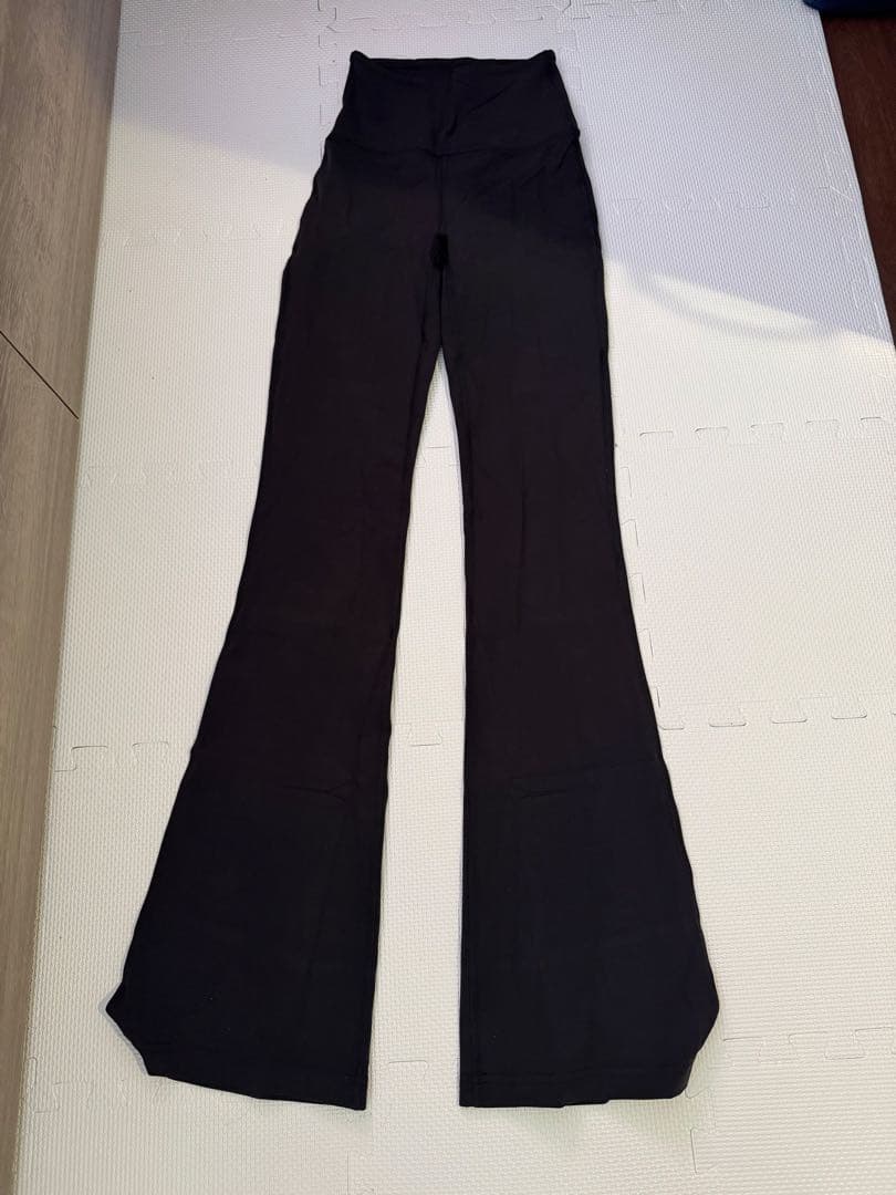 ルルレモGroove スーパーハイライズ フレアパンツ Nulu レギュラー