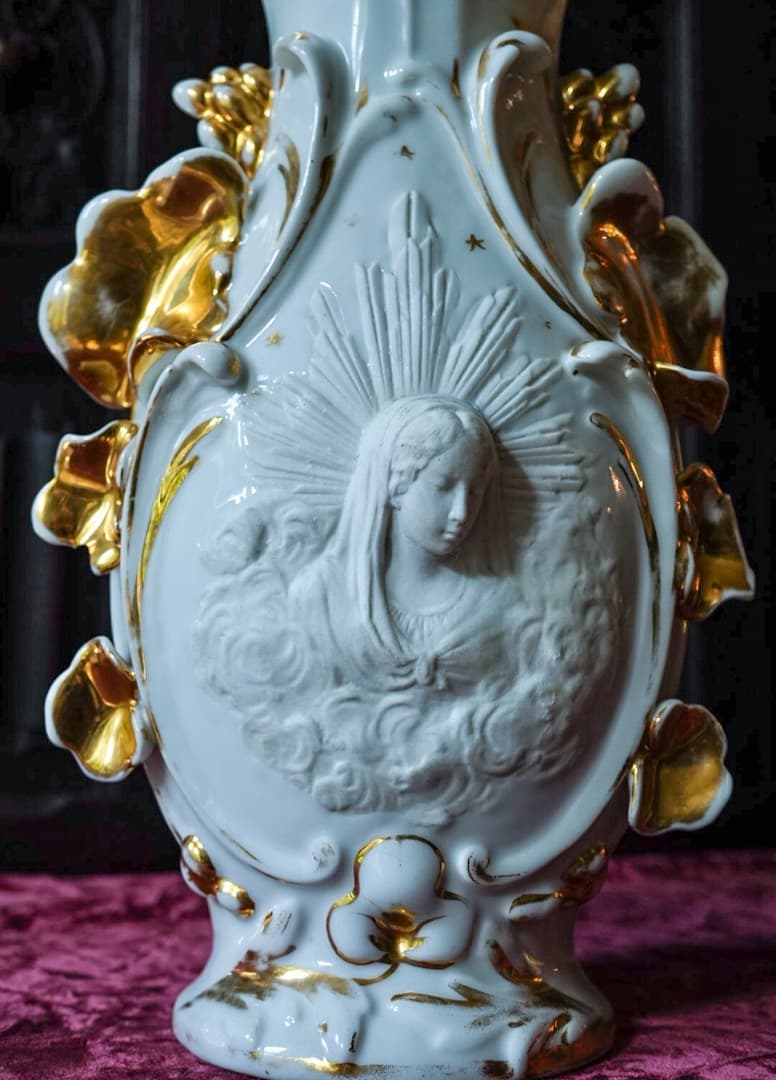 超稀少仏アンティーク 1870年頃、聖母マリアと天使レリーフ金彩ポーセリン大花瓶