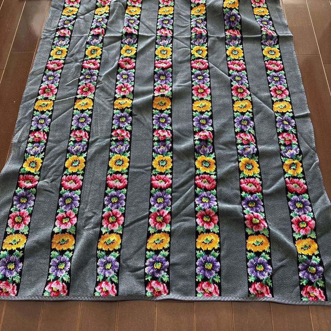 未使用　フェイラー　バスタオル　アネモネ　FEILER 花柄　グレー系