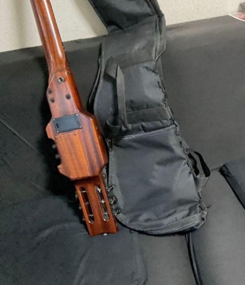 シンソニード(トラベルギターに最適)、サイレント　完動品　カポ、ストラップ付き