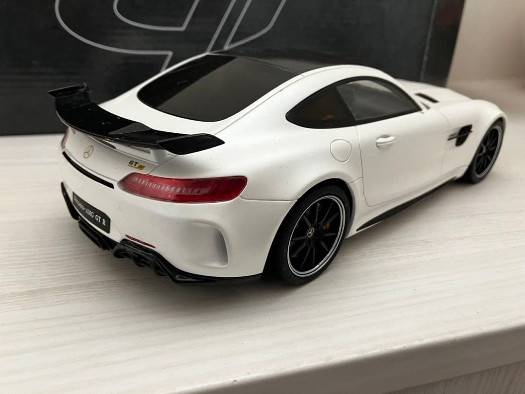 1/18京商 メルセデス AMG GTR