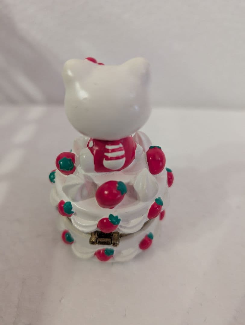 ハローキティ イチゴケーキ型 小物入れ